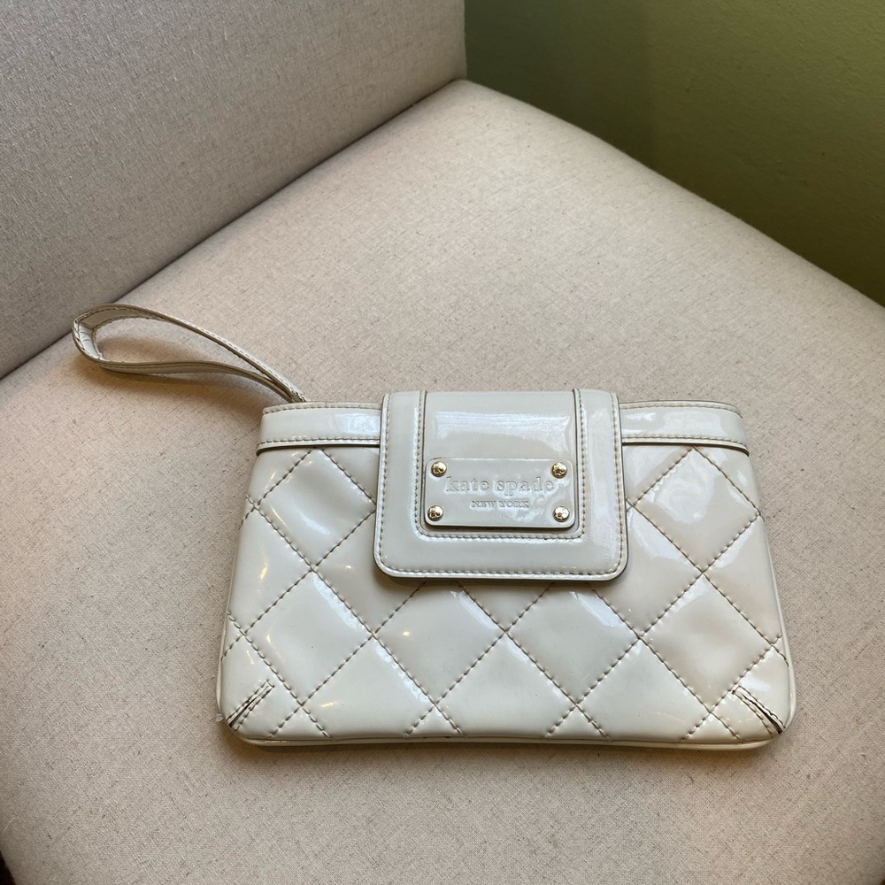 Kate Spade ♠️ Ivory Patent wristlet - used condition